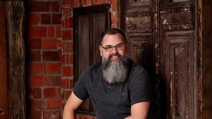 three-must-reads-for-future-million-dollar,-one-person-business-owners