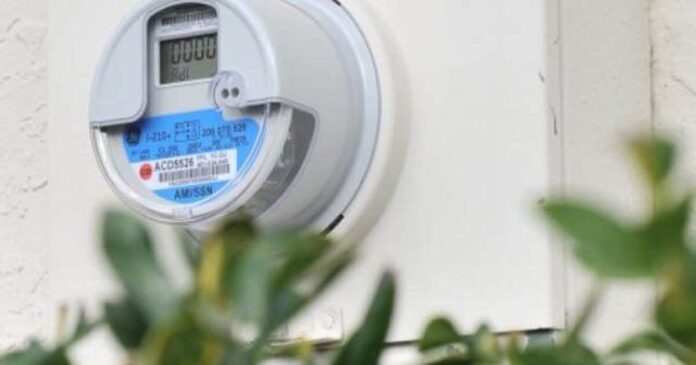 couple-gets-stuck-with-$800-energy-bill