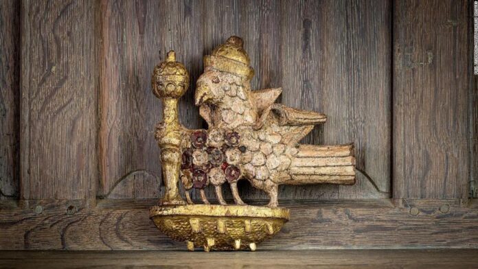 wooden-bird-that-once-sold-at-auction-for-$100-belonged-to-a-tudor-queen