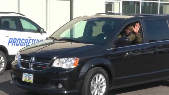 veteran-receives-van-as-thank-you-for-his-service