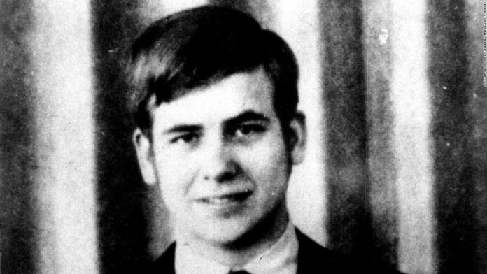 bank-teller-stuffed-$215k-into-a-paper-bag-and-vanished-52-years-ago.-us-investigators-say-they’ve-tracked-him-down