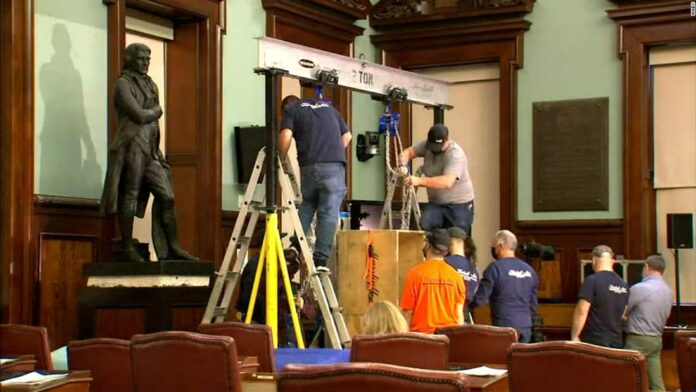 a-statue-of-thomas-jefferson-is-removed-from-new-york-city-hall-after-187-years