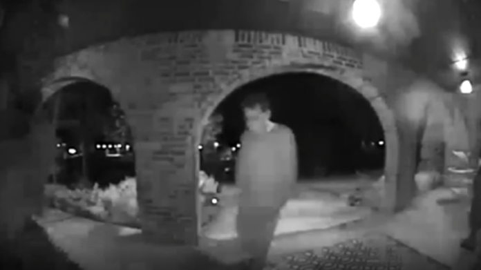 family-has-christmas-decorations-stolen