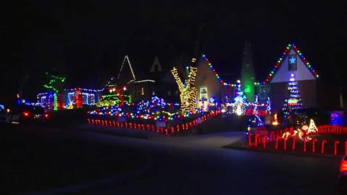 couple’s-holiday-lights-to-help-feed-hungry-iowans