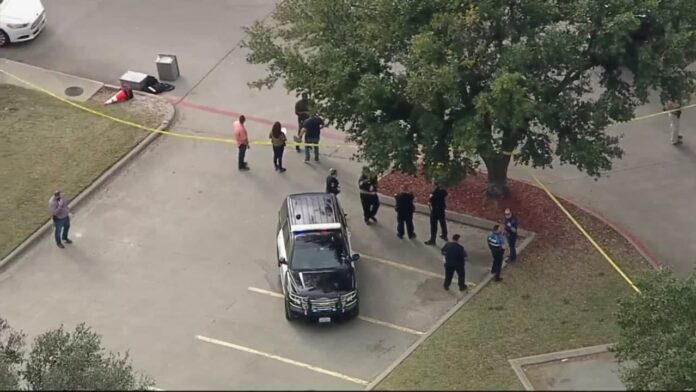 officer-dies-after-shooting-outside-grocery-store