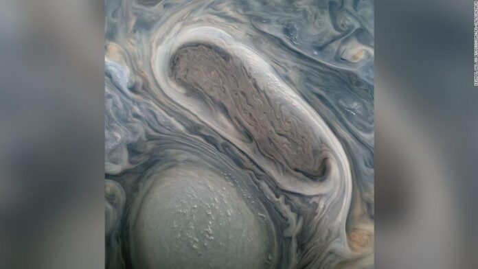 juno-flyby-reveals-stunning-new-images-of-jupiter,-sounds-of-its-moon-ganymede
