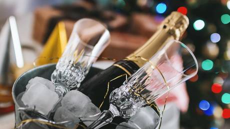 champagne-outperforms-tech-giants-&-bitcoin-in-2021