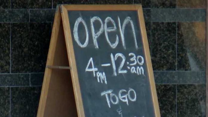 waitress-who-got-$777-tip-donates-it-all-to-church