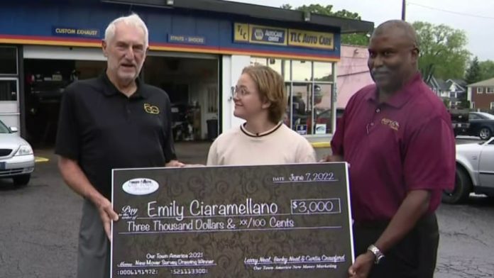 woman-wins-$3k,-plans-to-give-back-to-animals