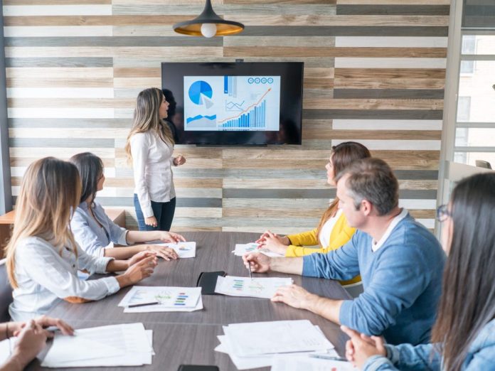 how-to-spot-the-differences-between-growth-marketing-and-traditional-marketing