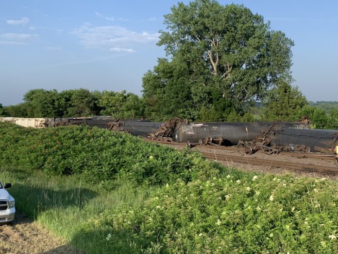 no-injuries-after-train-derails-in-county