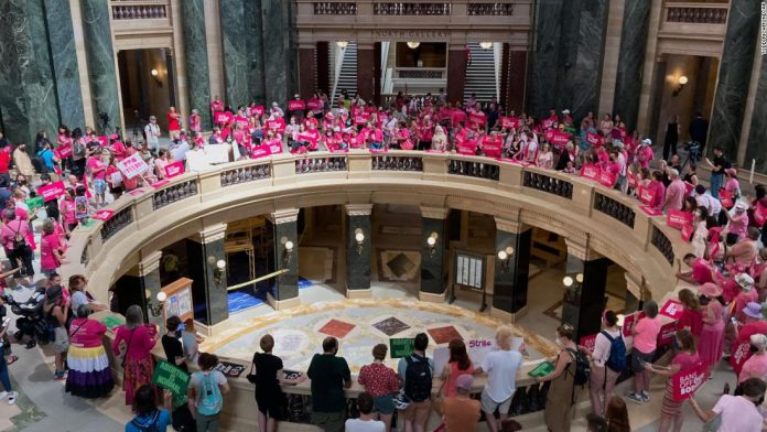 roe-v.-wade:-19th-century-law-banning-abortion-is-now-in-effect-in-wisconsin