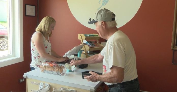 24-hr-self-service-grocery-store-thrives-in-small-town
