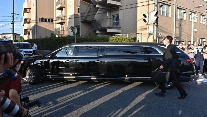 abe’s-body-arrives-back-in-tokyo,-as-police-question-suspected-gunman