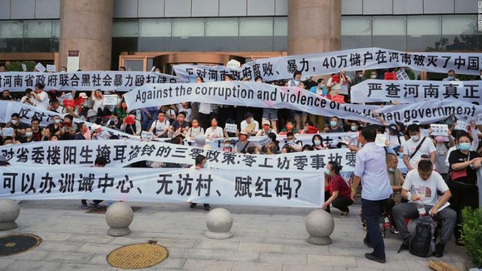 china-crushes-mass-protest-by-bank-depositors-demanding-their-life-savings-back