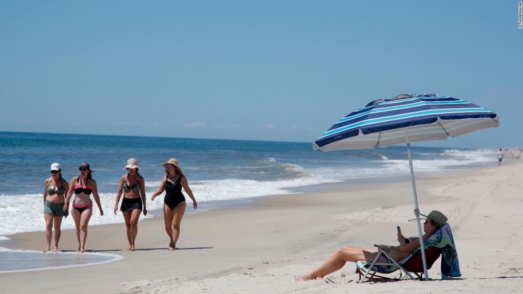 officials-urge-caution-after-several-shark-attacks-off-new-york’s-long-island-over-the-past-2-weeks