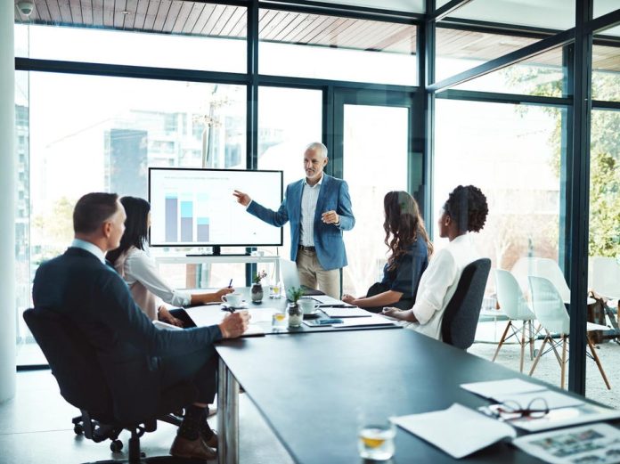 when-it-makes-sense-to-use-growth-marketing-versus-growth-hacking