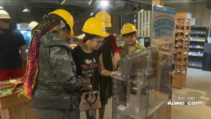 kansans-cool-off,-escape-heat-in-the-salt-mines