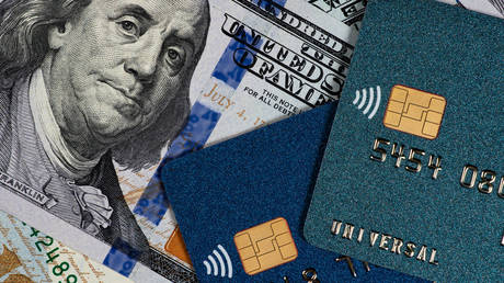 us-credit-card-debt-hits-historic-high-–-data