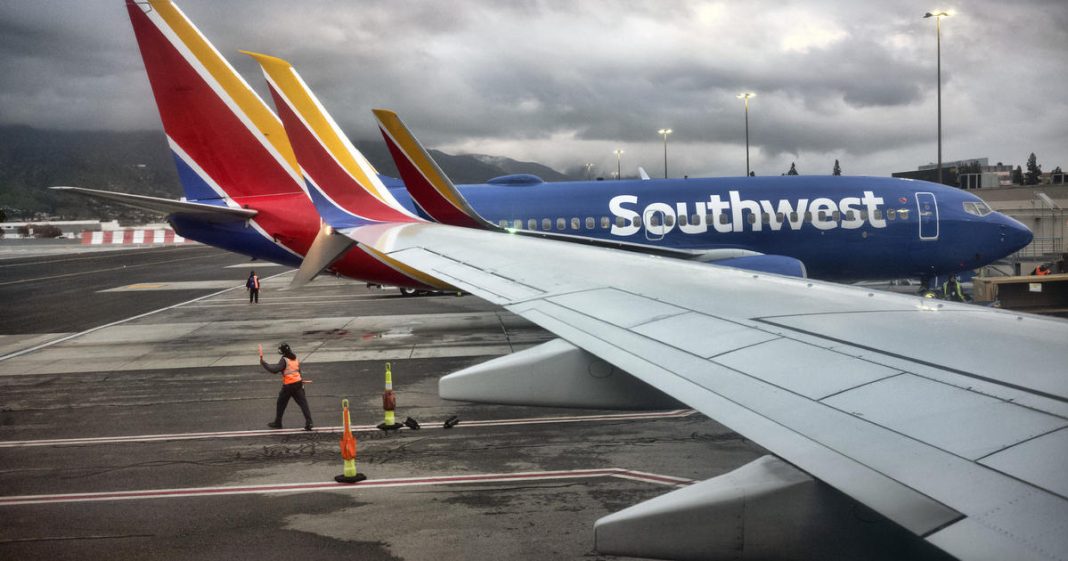 southwest-cancels-hundreds-of-flights,-disrupting-some-holiday-travelers