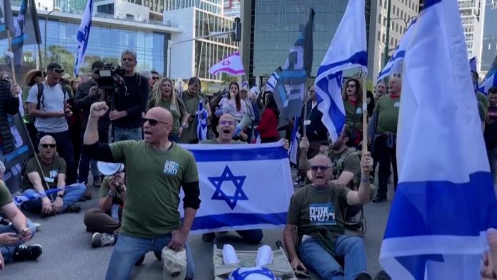 israeli-military-veterans,-a-backbone-of-protest-movement,-vow-to-keep-demonstrating